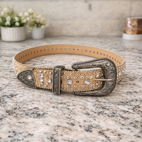 ✨ Western Rhinestone Studded Belt – Small ✨ - Picture 2 of 3